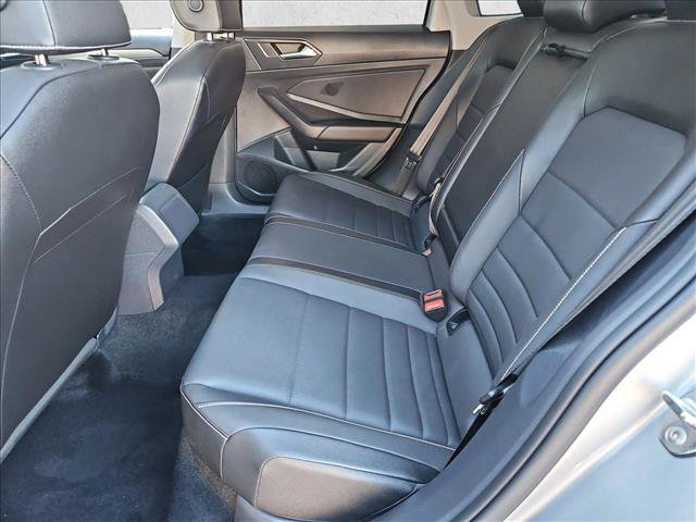 Used 2022 Volkswagen Jetta SE w/ Panoramic Sunroof Package FWD image 17