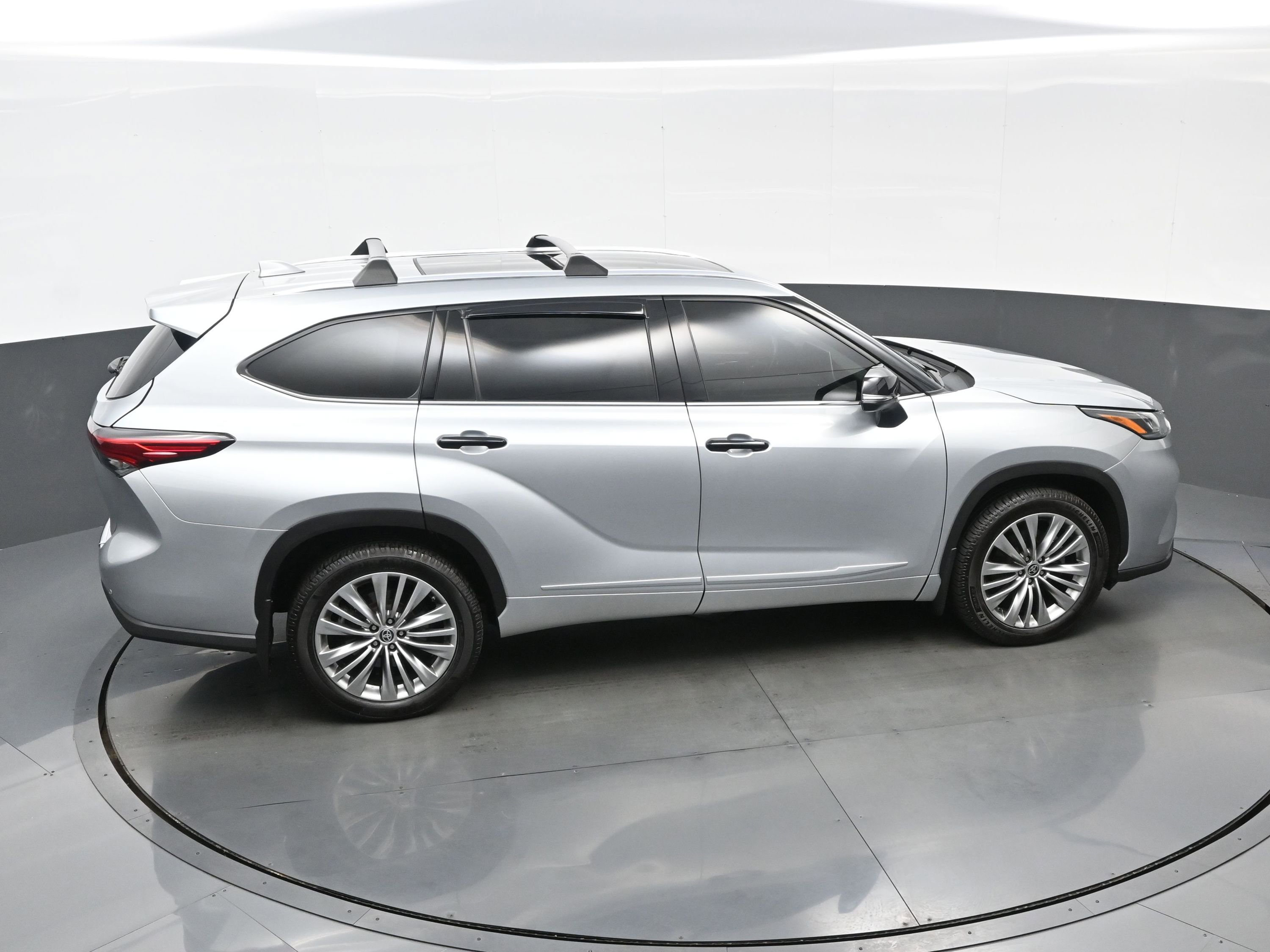 Used 2021 Toyota Highlander Platinum AWD/4WD image 44