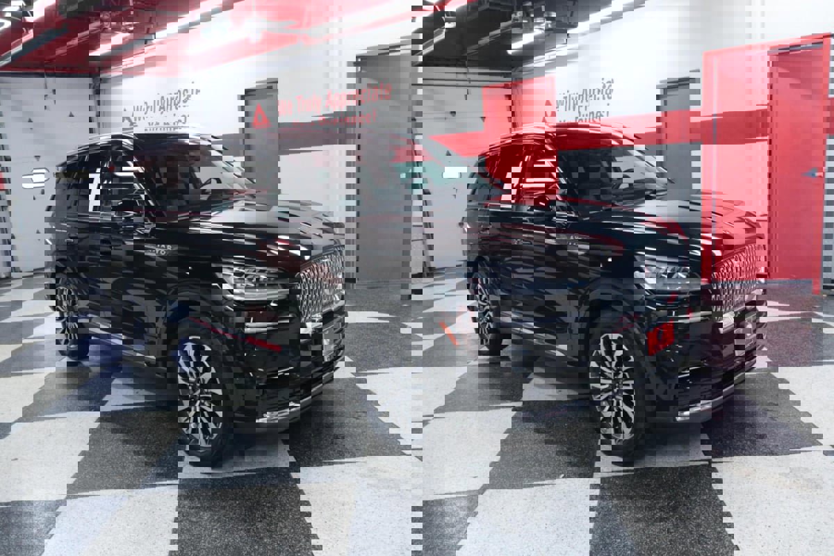 Used 2022 Lincoln Aviator Reserve w/ Equipment Group 201A image 2