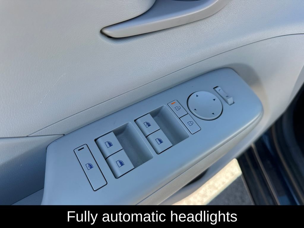 Used 2025 Hyundai Kona SEL image 12