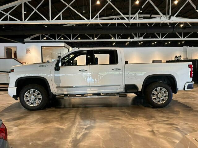 Used 2024 Chevrolet Silverado 3500 High Country w/ High Country Premium Package AWD/4WD image 2