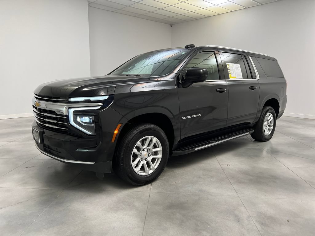 Used 2025 Chevrolet Suburban LT RWD image 4