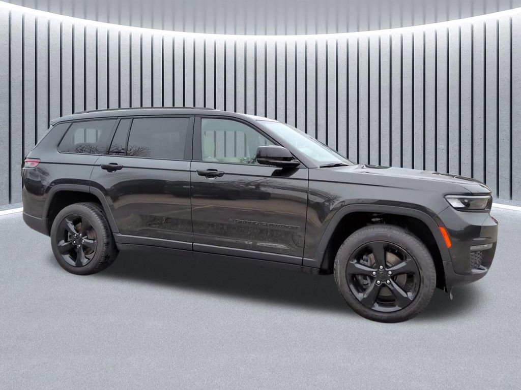 Used 2025 Jeep Grand Cherokee L Limited w/ Luxury Tech Group II image 3