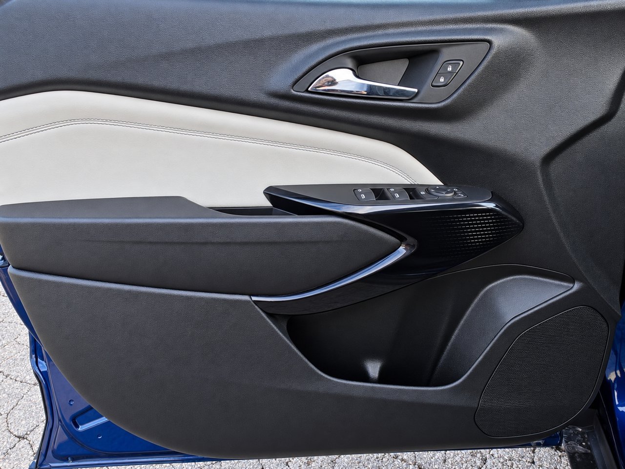 Certified 2024 Chevrolet Trax LT w/ Sunroof Package FWD image 12