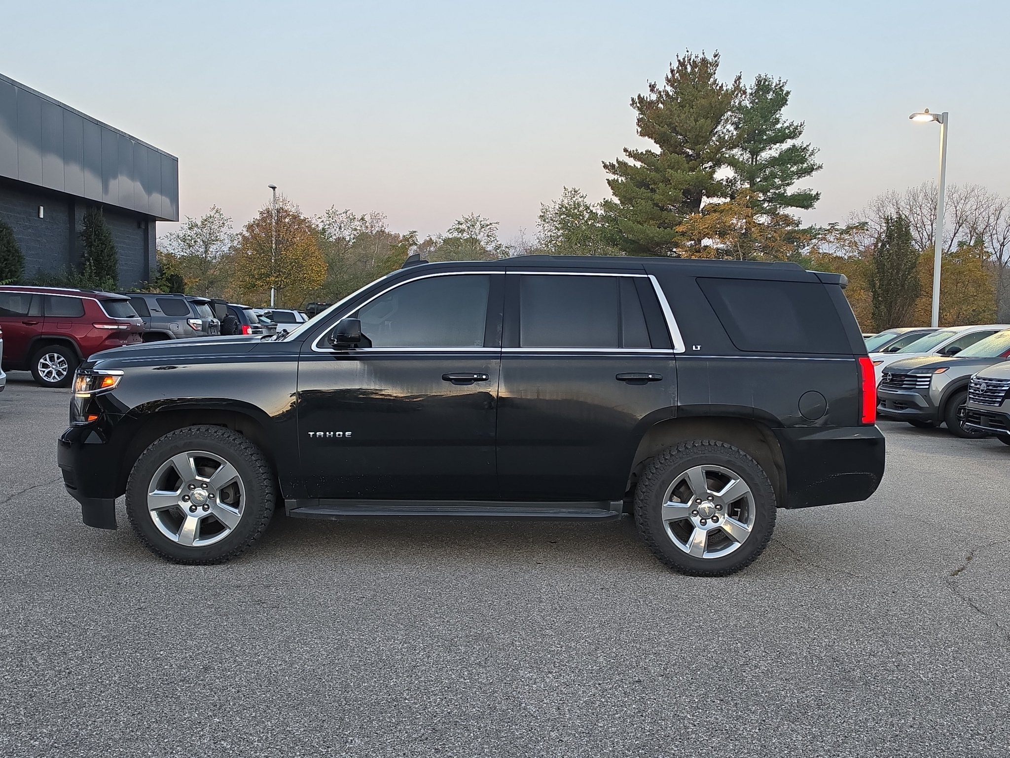 Used 2016 Chevrolet Tahoe LT w/ Luxury Package AWD/4WD image 4