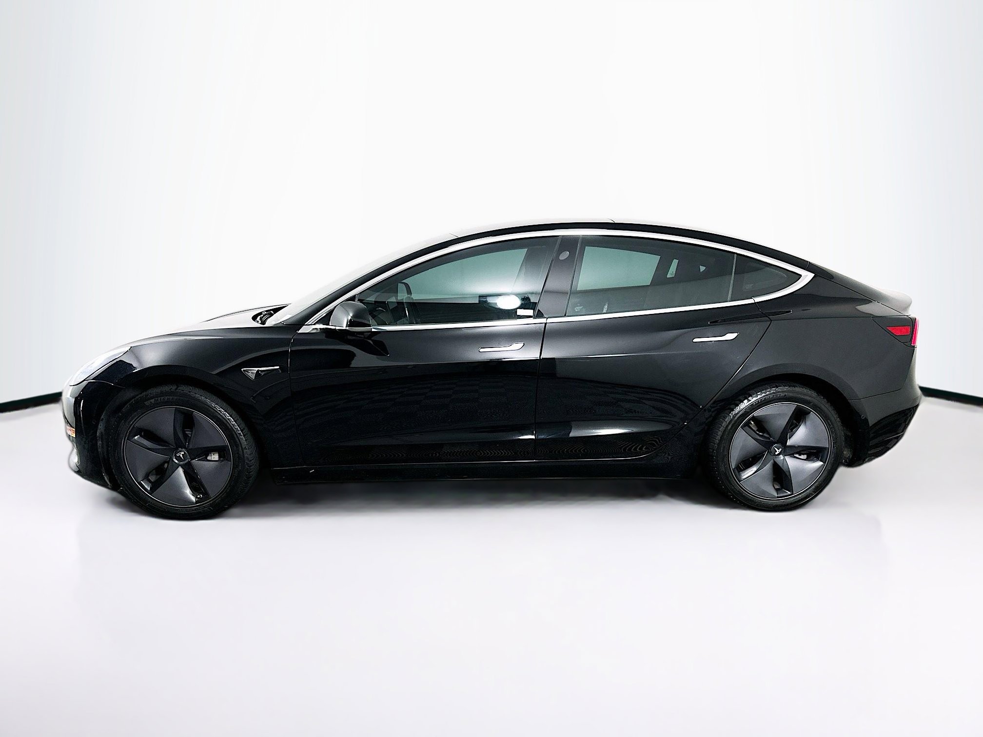 Used 2019 Tesla Model 3 Standard Range RWD image 4