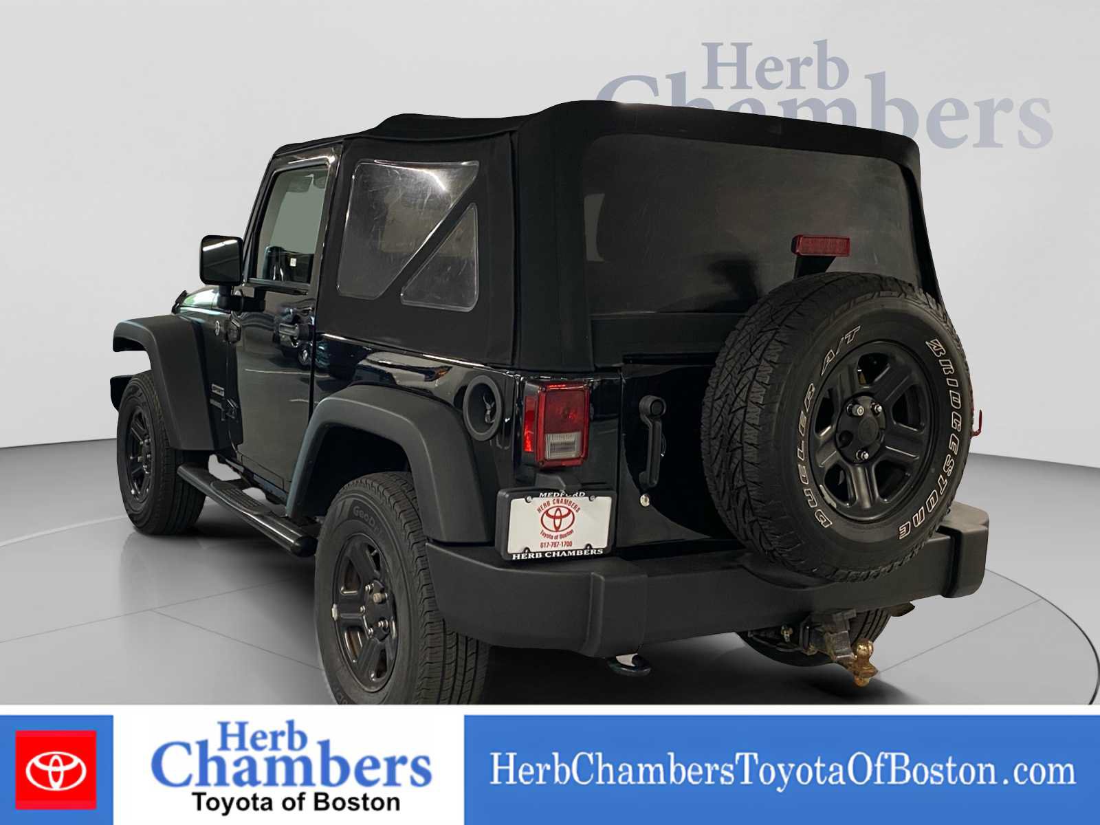 Used 2017 Jeep Wrangler Sport w/ Connectivity Group AWD/4WD image 3