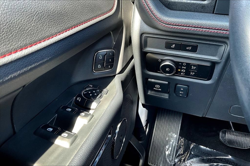 Used 2024 Ford Expedition Limited RWD image 16
