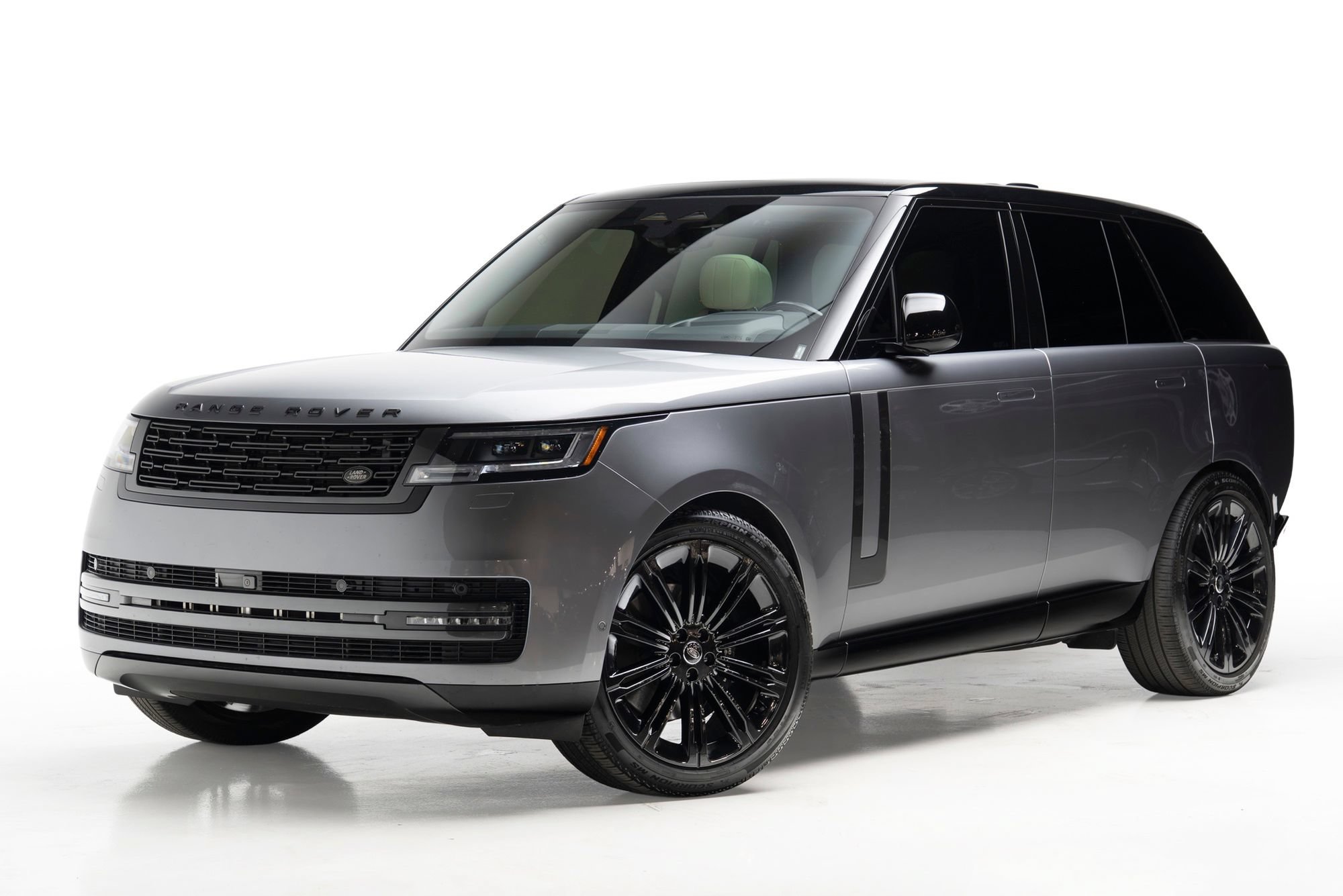 Used 2025 Land Rover Range Rover SE AWD/4WD image 4