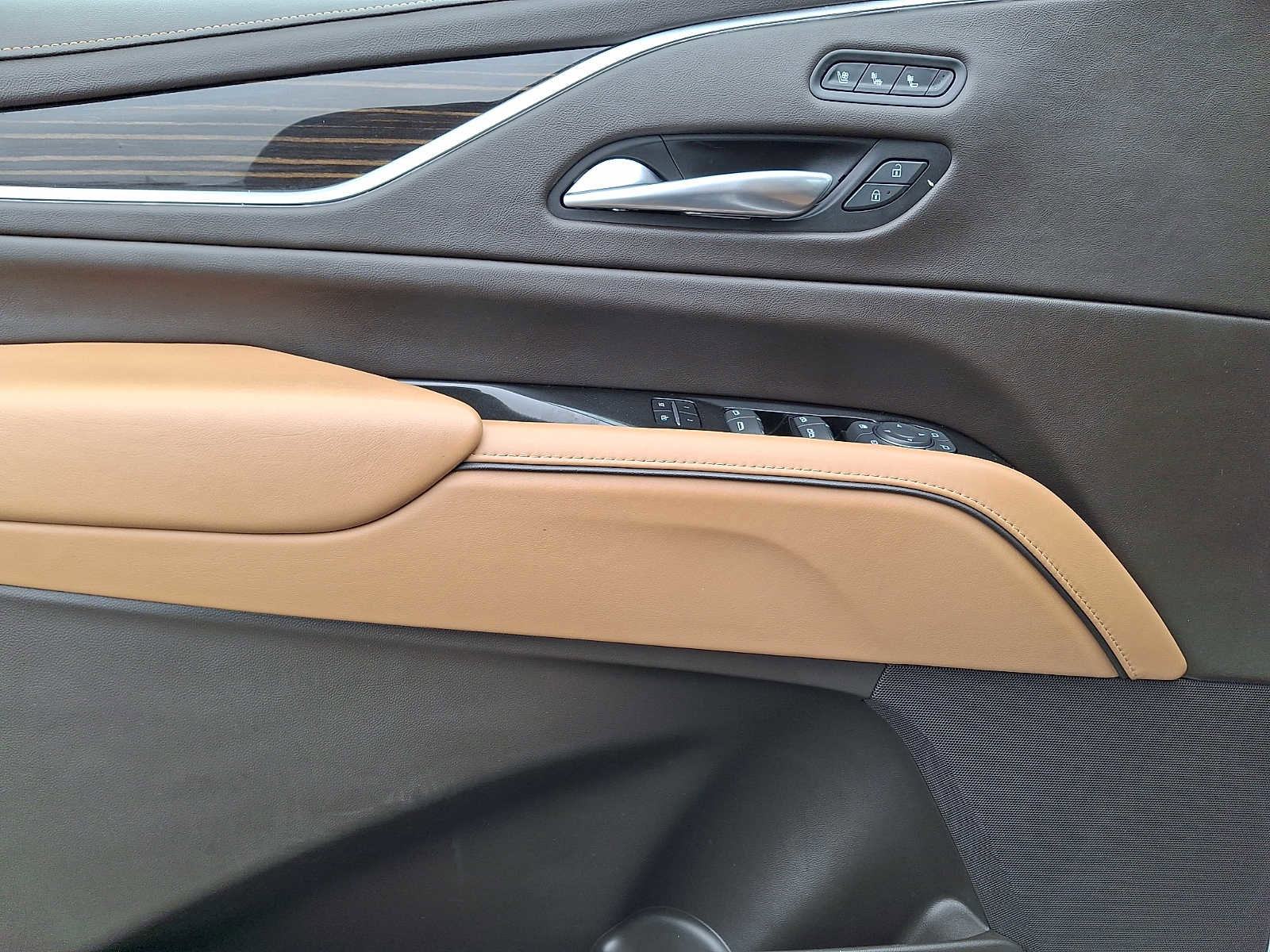 Used 2023 Cadillac Escalade Sport w/ Touring Package image 9