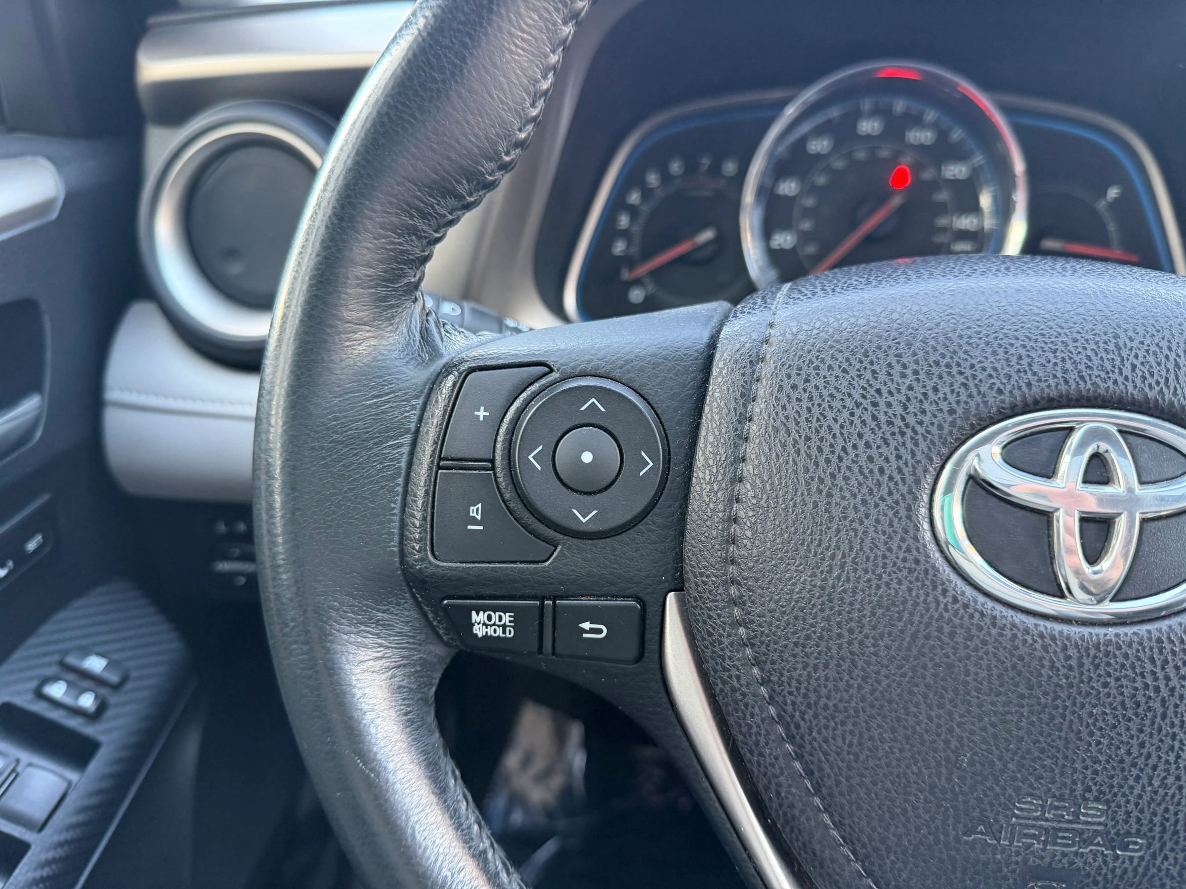 Used 2015 Toyota RAV4 Limited image 22