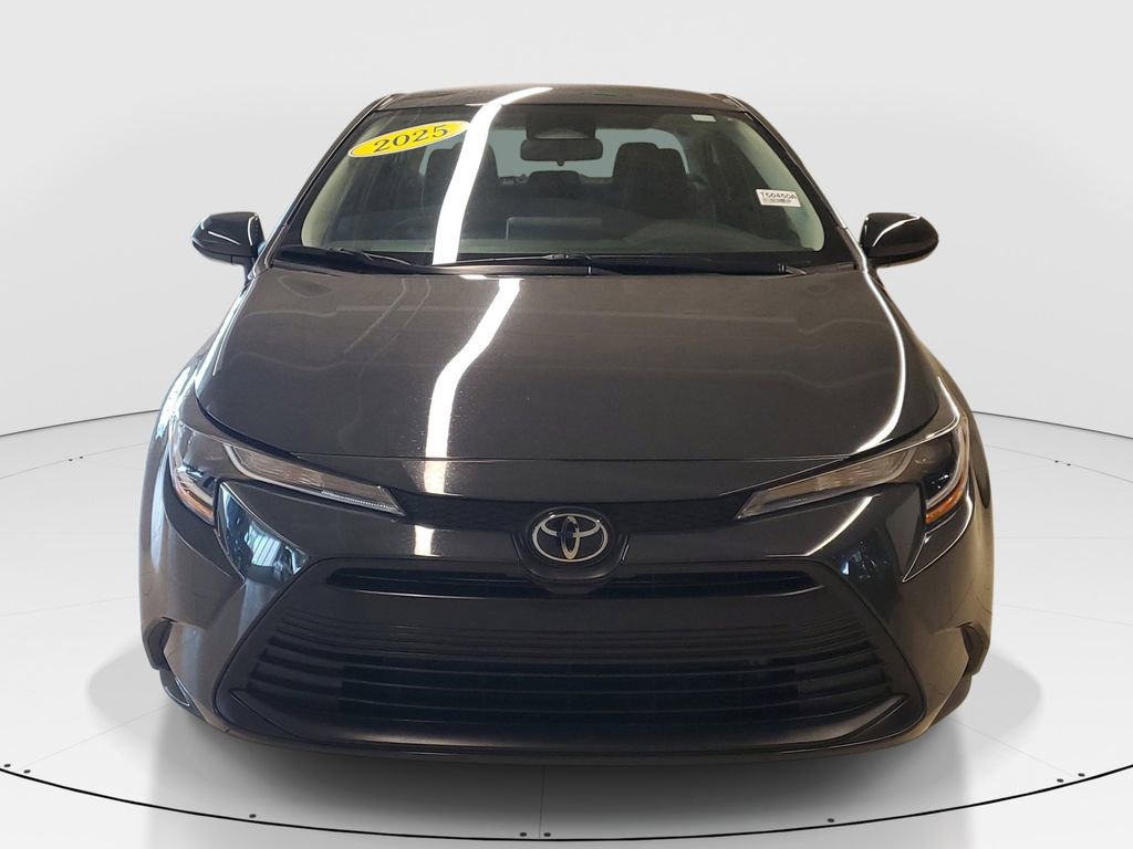 Used 2025 Toyota Corolla LE image 2