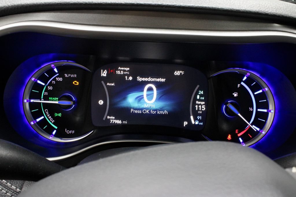 Used 2023 Chrysler Pacifica Touring-L FWD image 27