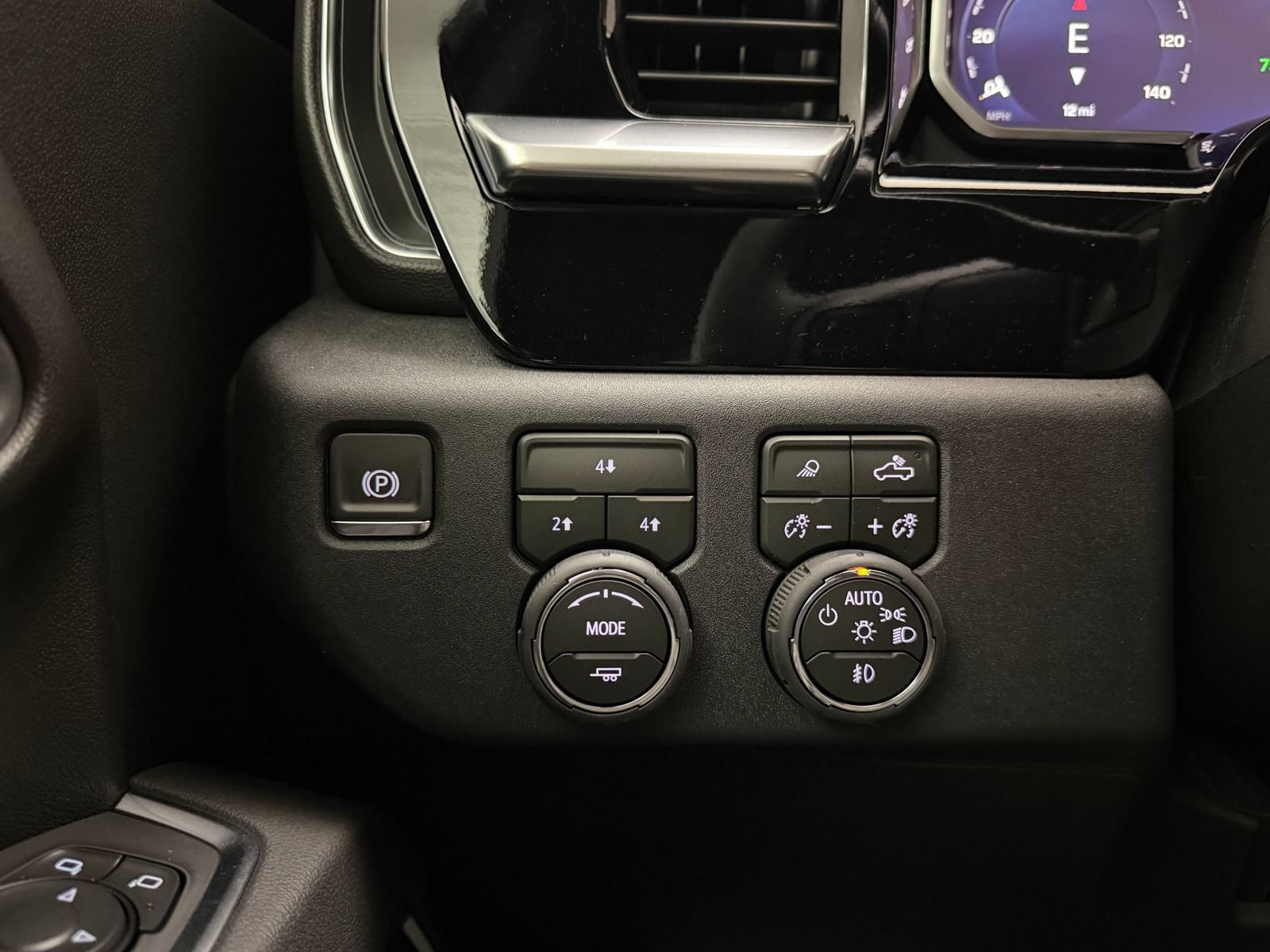 New 2026 Chevrolet Silverado 2500 LT w/ All Star Edition AWD/4WD image 18