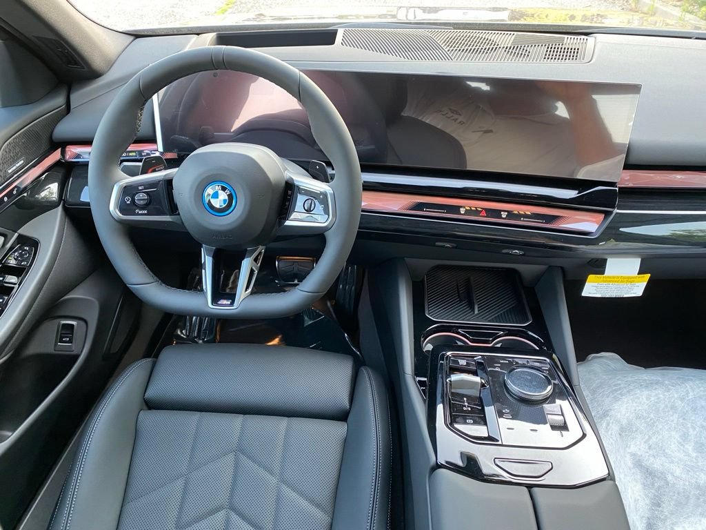 New 2027 BMW 550e xDrive w/ Premium Package AWD/4WD image 9