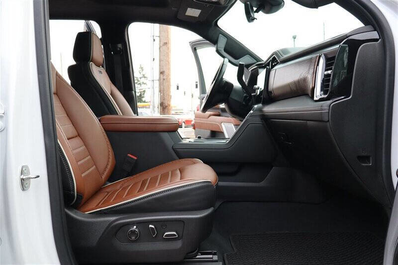 Used 2024 GMC Sierra 3500 Denali Ultimate image 32