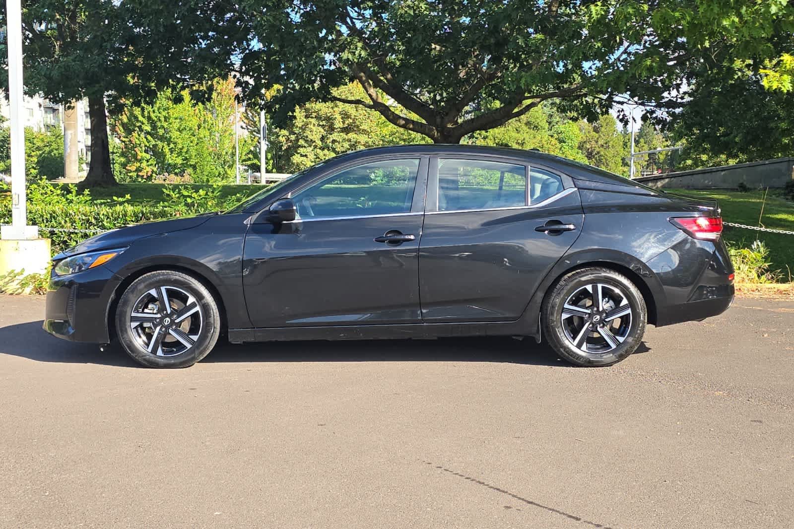 Used 2024 Nissan Sentra SV FWD image 5