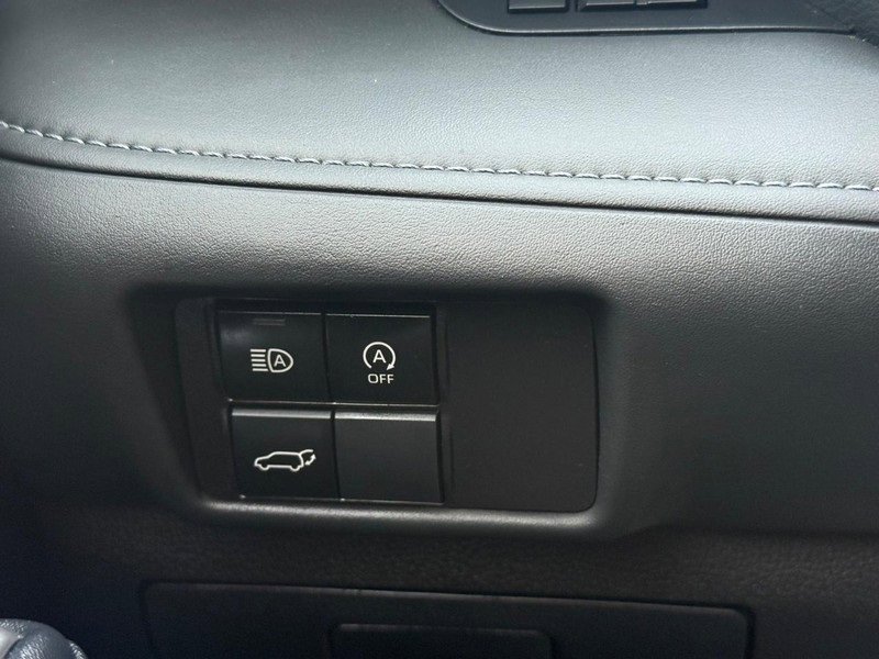 Used 2024 Toyota Highlander LE image 32