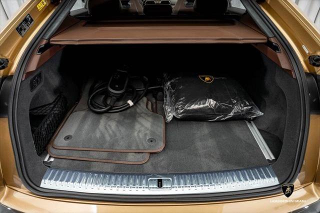 Used 2025 Lamborghini Urus SE image 16
