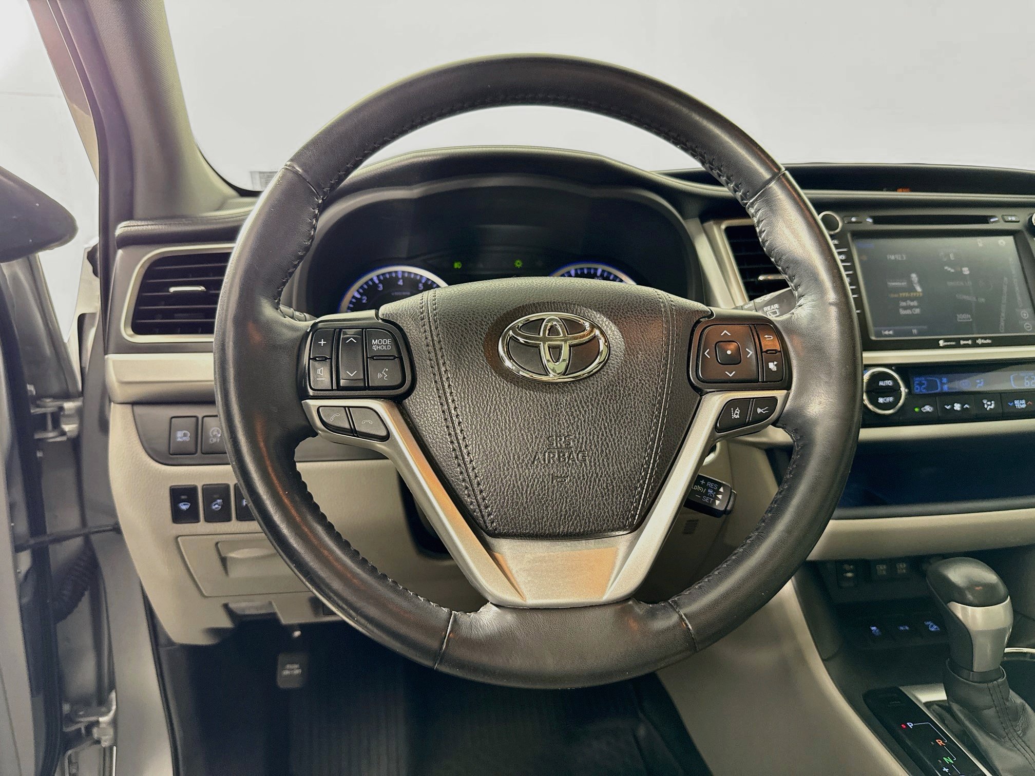 Used 2019 Toyota Highlander Limited Platinum AWD/4WD image 12