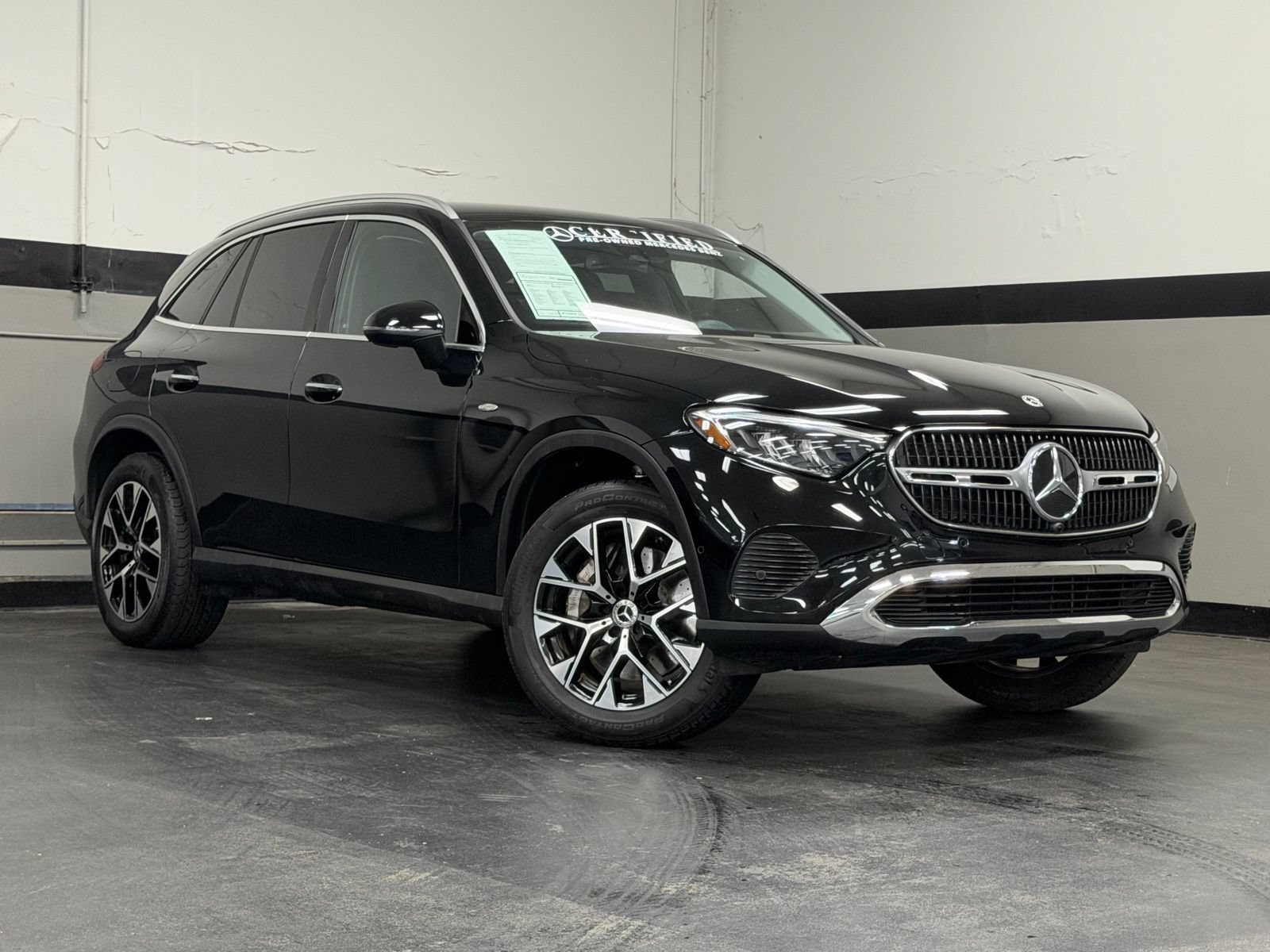 Used 2025 Mercedes-Benz GLC 350e 4MATIC image 2