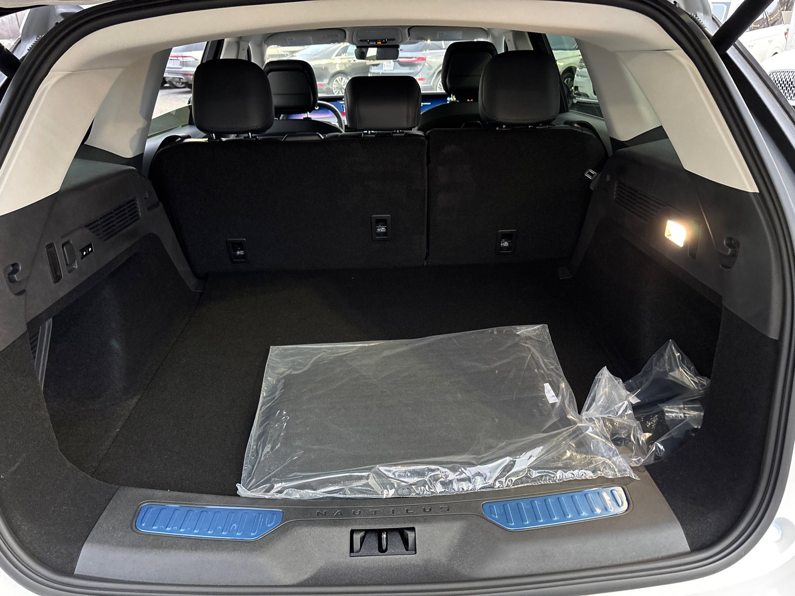 New 2026 Lincoln Nautilus Premier image 9