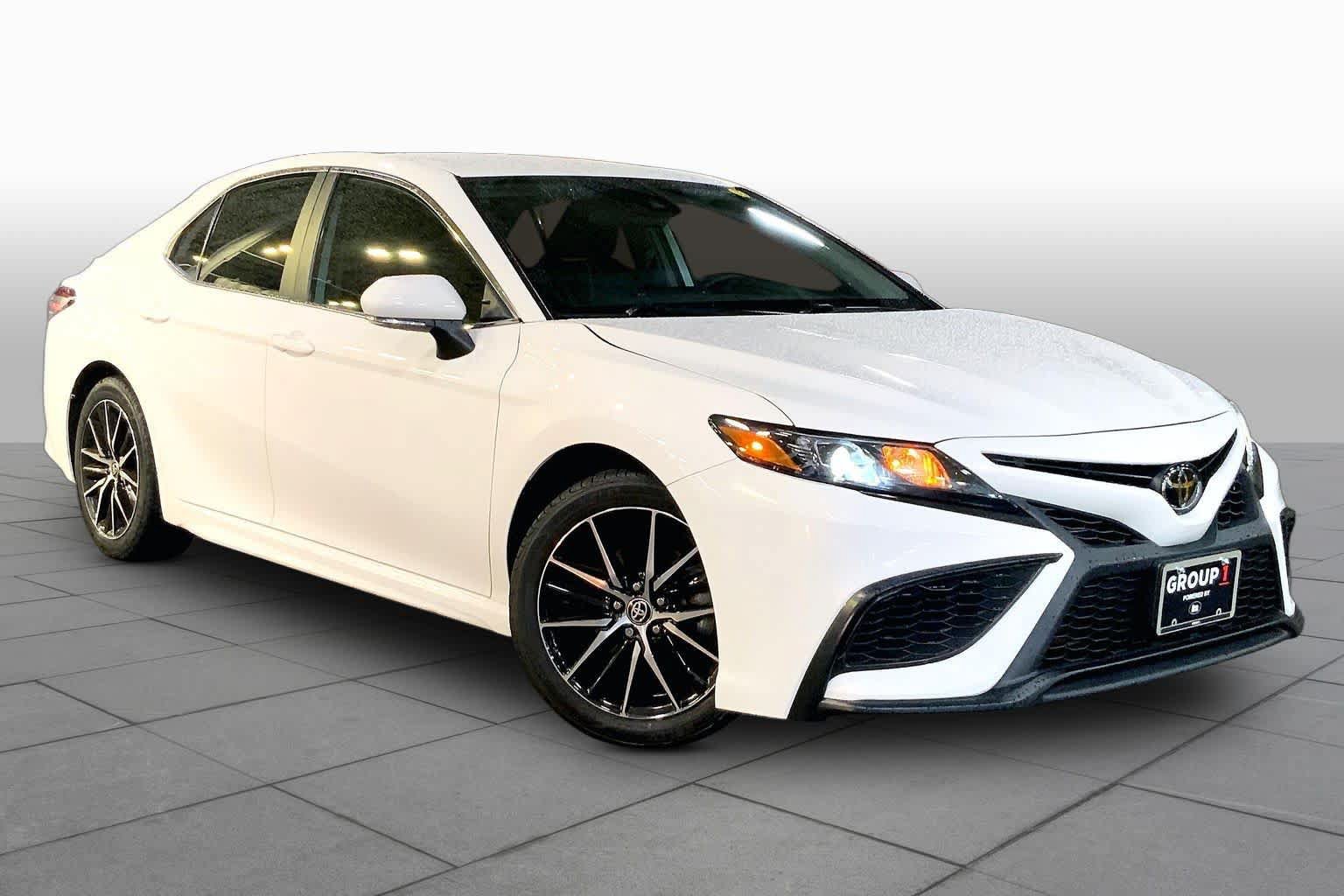 Used 2023 Toyota Camry SE AWD/4WD image 3