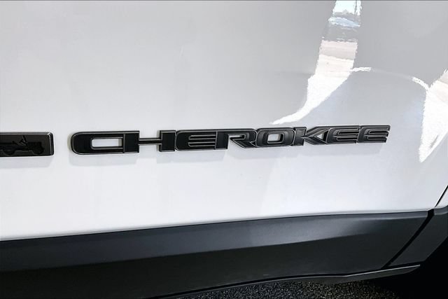 Used 2021 Jeep Cherokee Latitude w/ Comfort Safety Group AWD/4WD image 31
