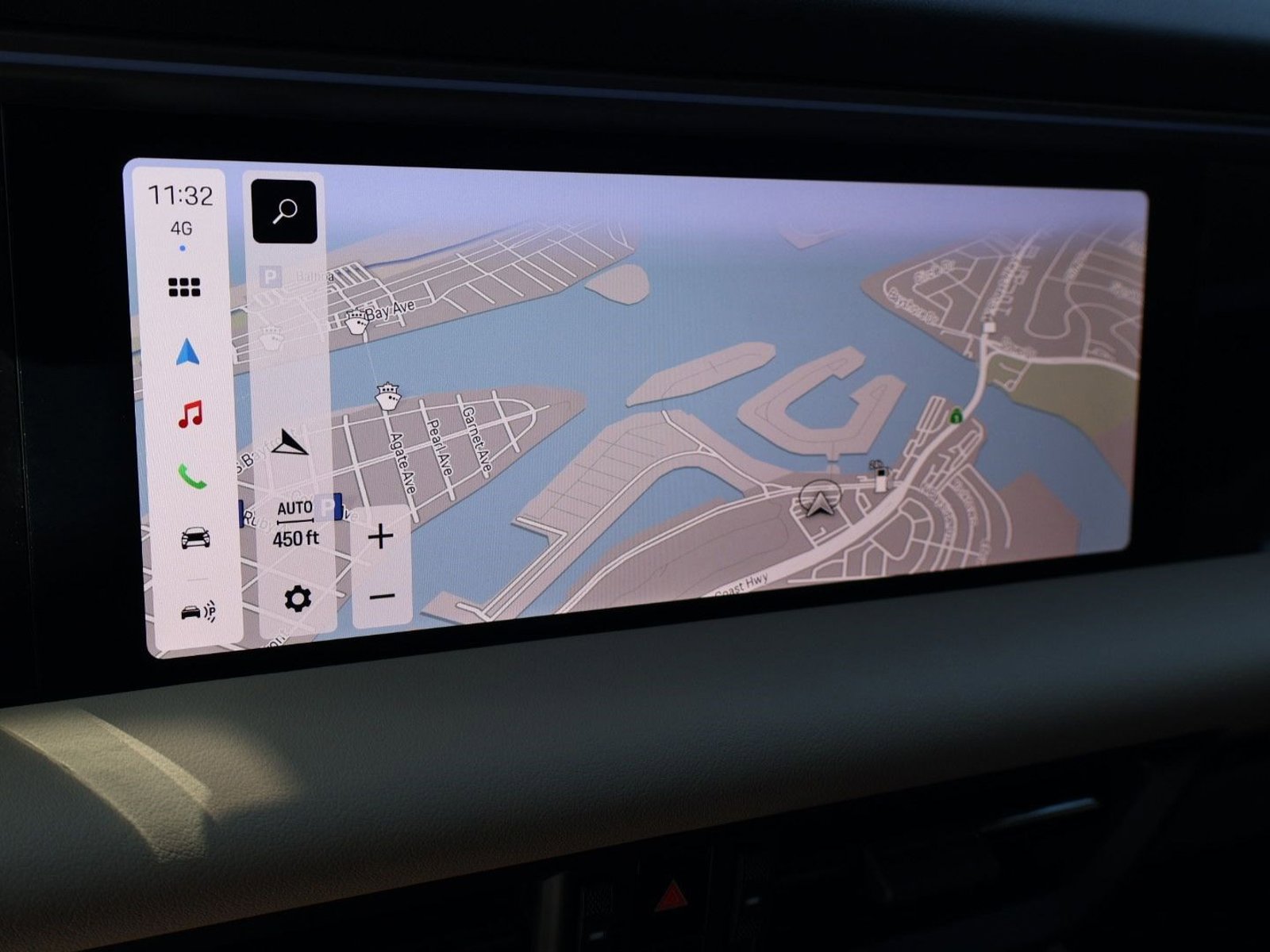 Certified 2025 Porsche Macan 4 Electric AWD/4WD image 18