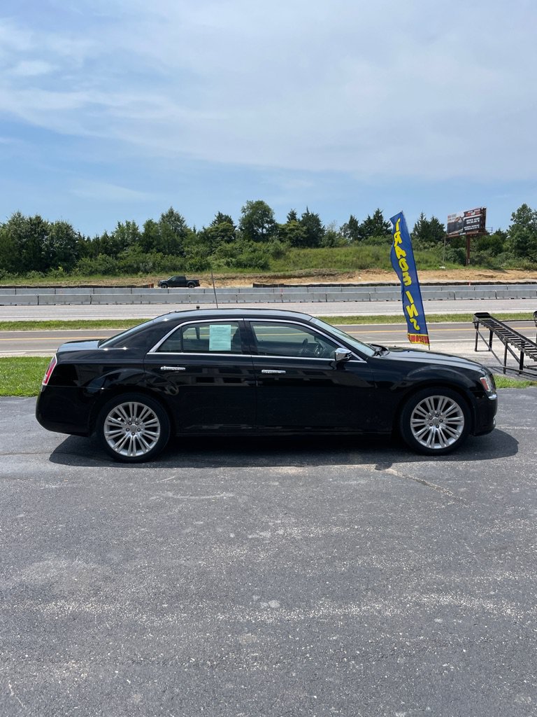 Used 2012 Chrysler 300 Limited RWD image 6