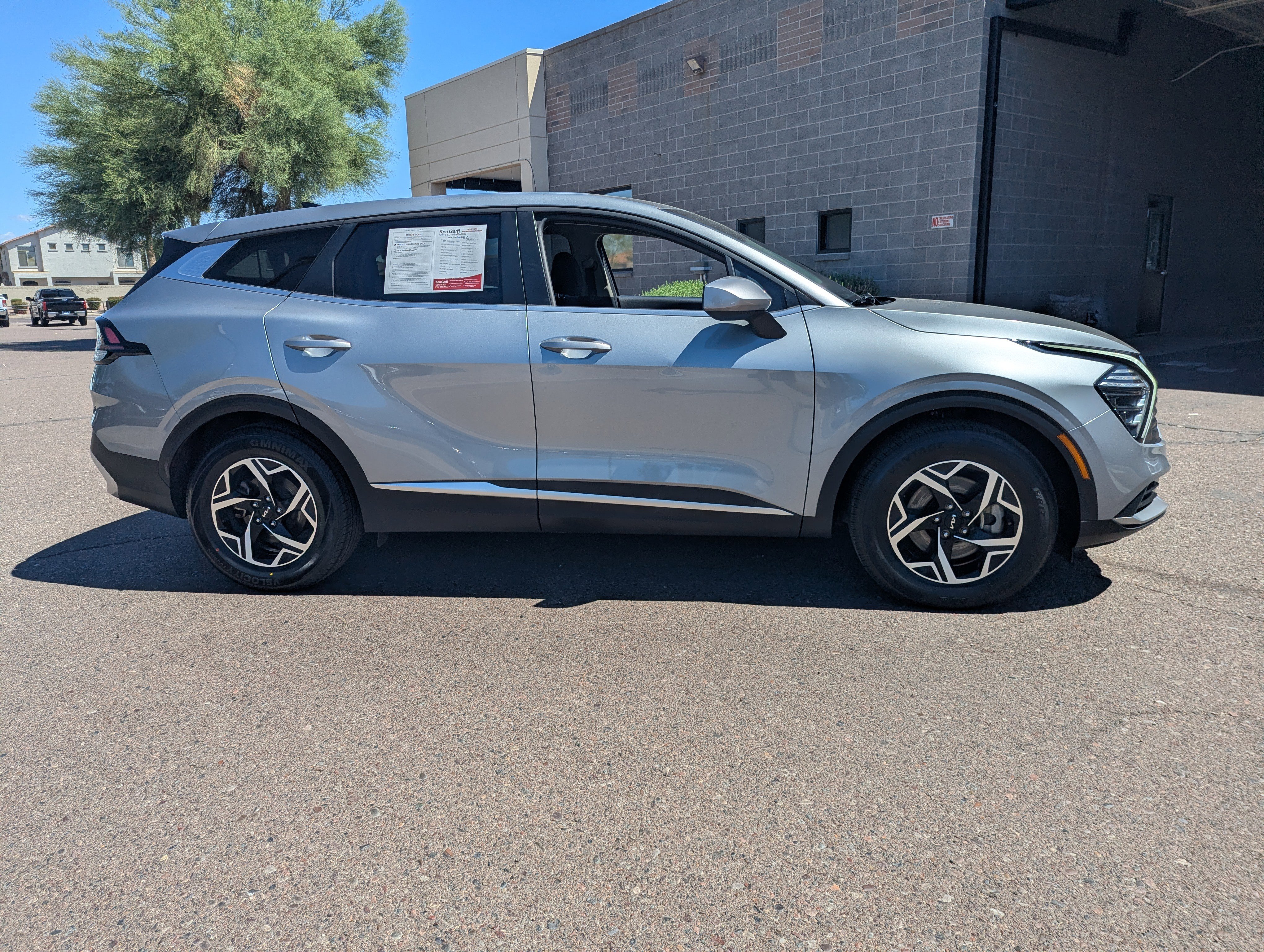 Certified 2024 Kia Sportage LX FWD image 2