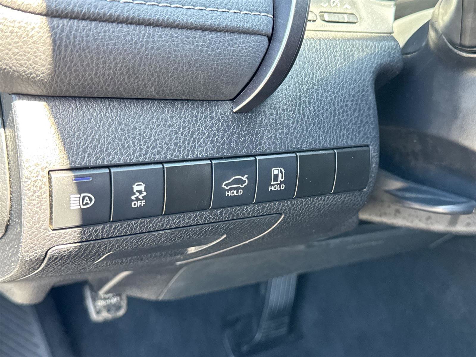 Used 2022 Toyota Camry SE w/ Carpet Mat Package (TMS) image 28