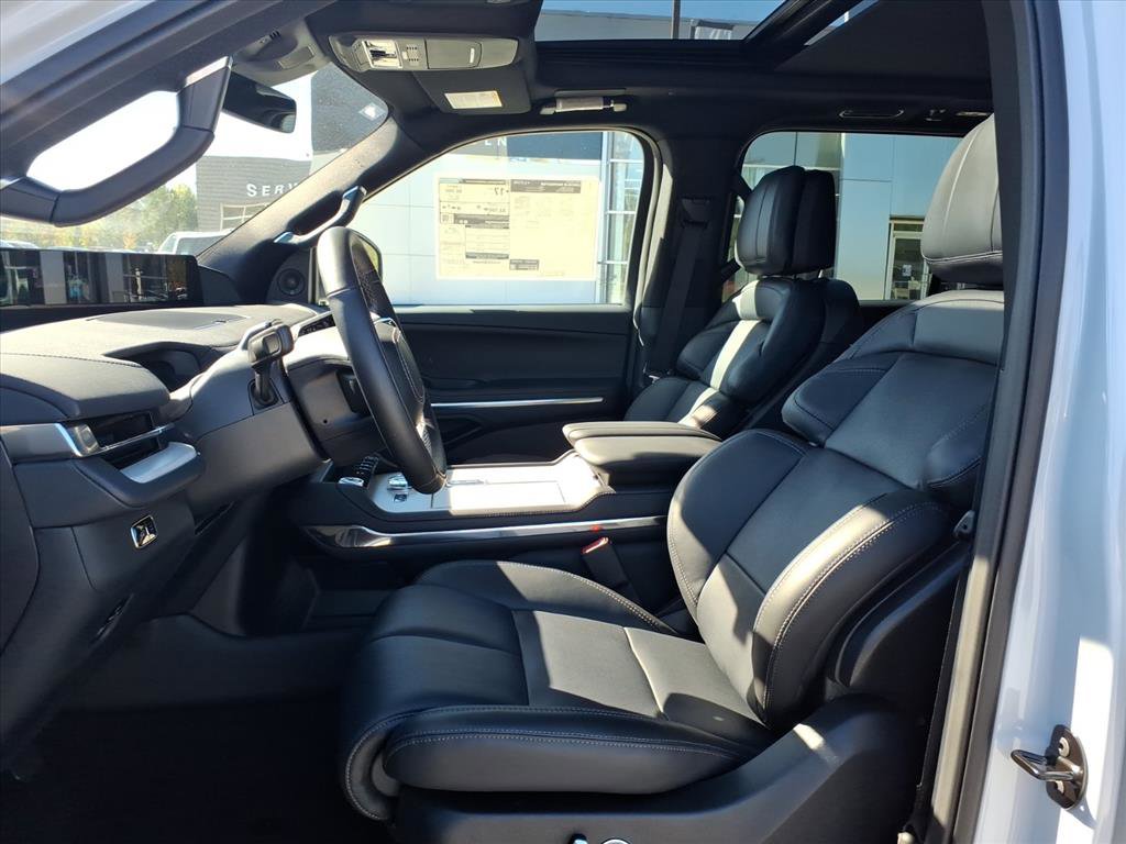 New 2025 Lincoln Navigator Reserve w/ Jet Appearance Package image 6