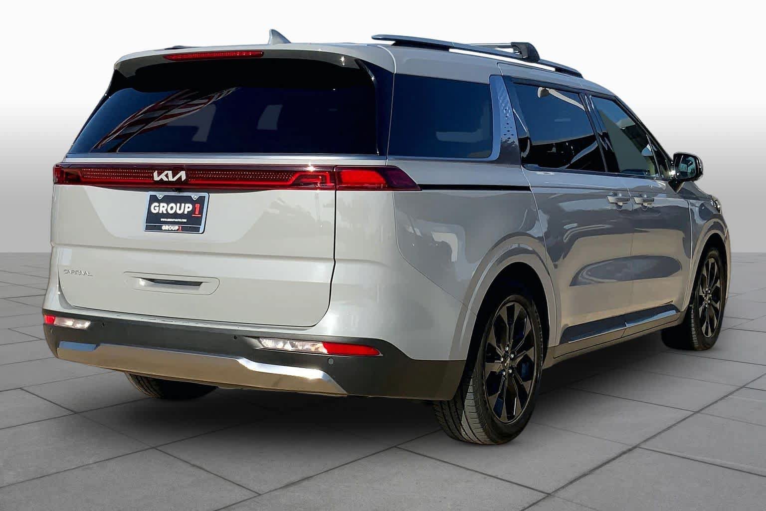Used 2024 Kia Carnival SX Prestige FWD image 12