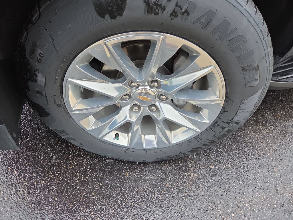 Certified 2026 Chevrolet Suburban Premier AWD/4WD image 32
