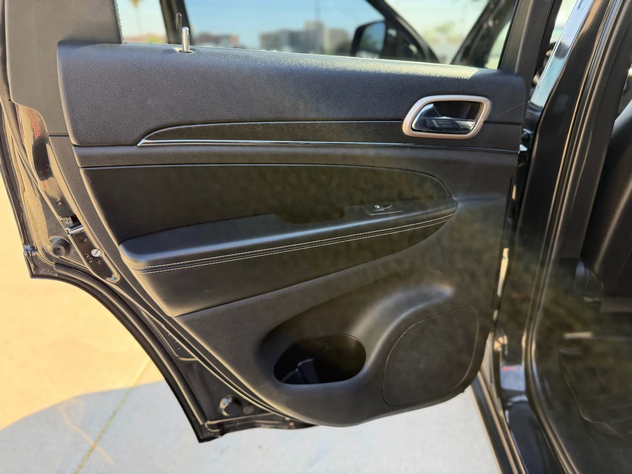 Used 2015 Jeep Grand Cherokee Limited image 43