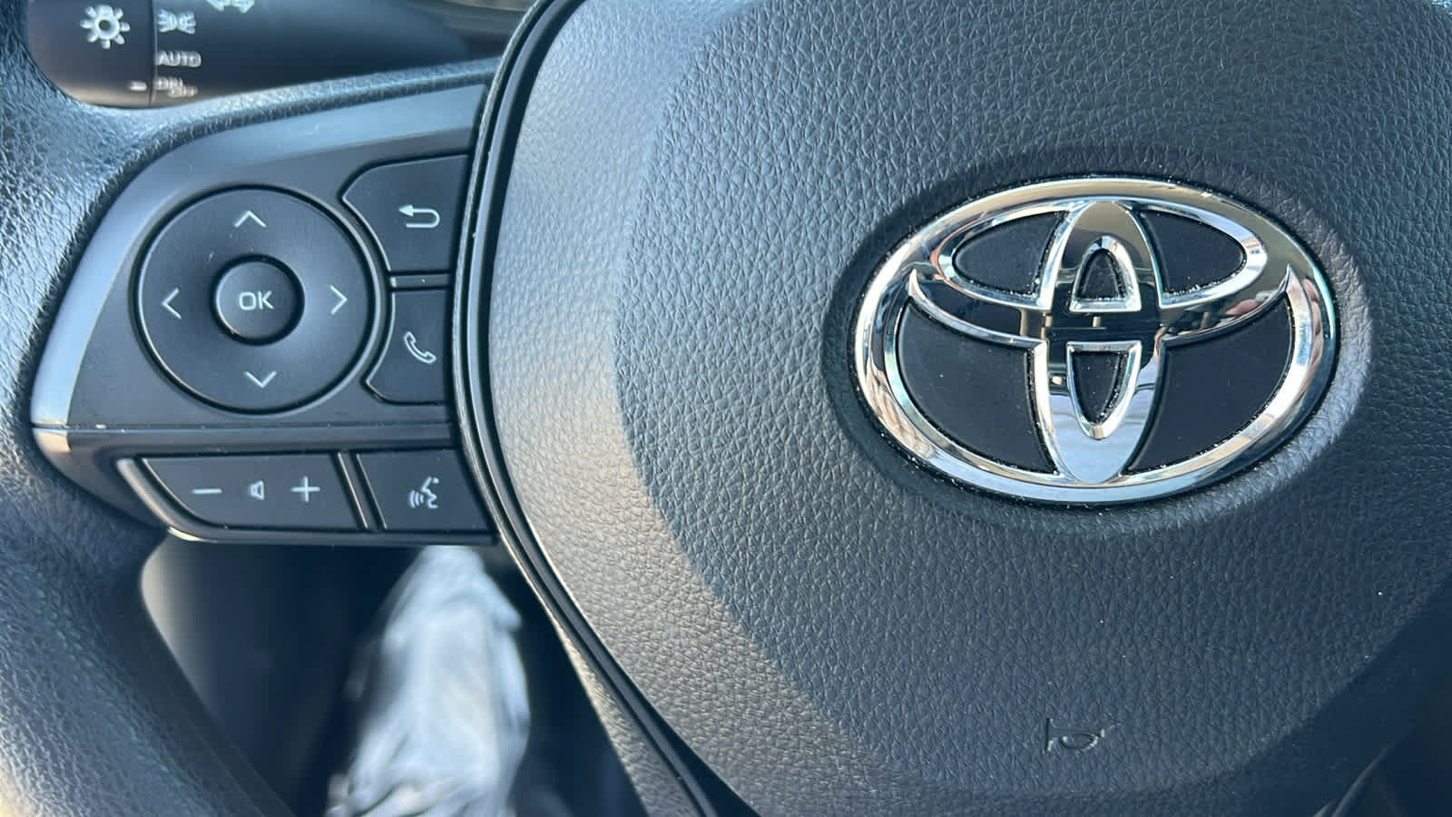 Used 2023 Toyota Corolla LE FWD image 19