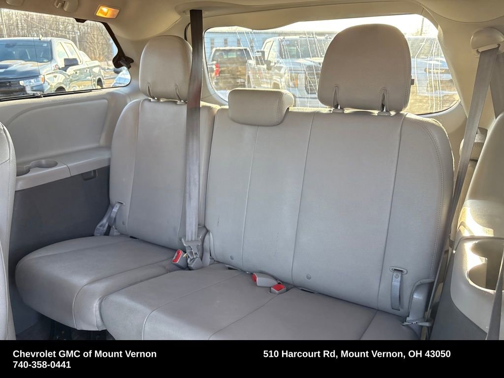 Used 2017 Toyota Sienna L image 31