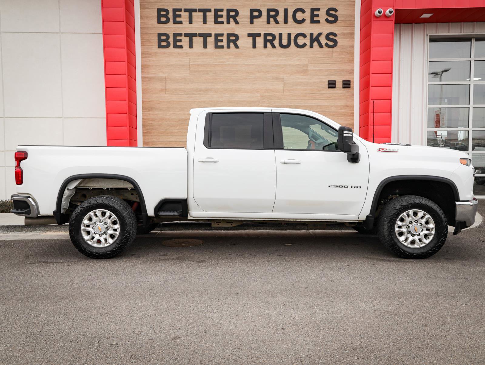 Used 2023 Chevrolet Silverado 2500 LT image 2