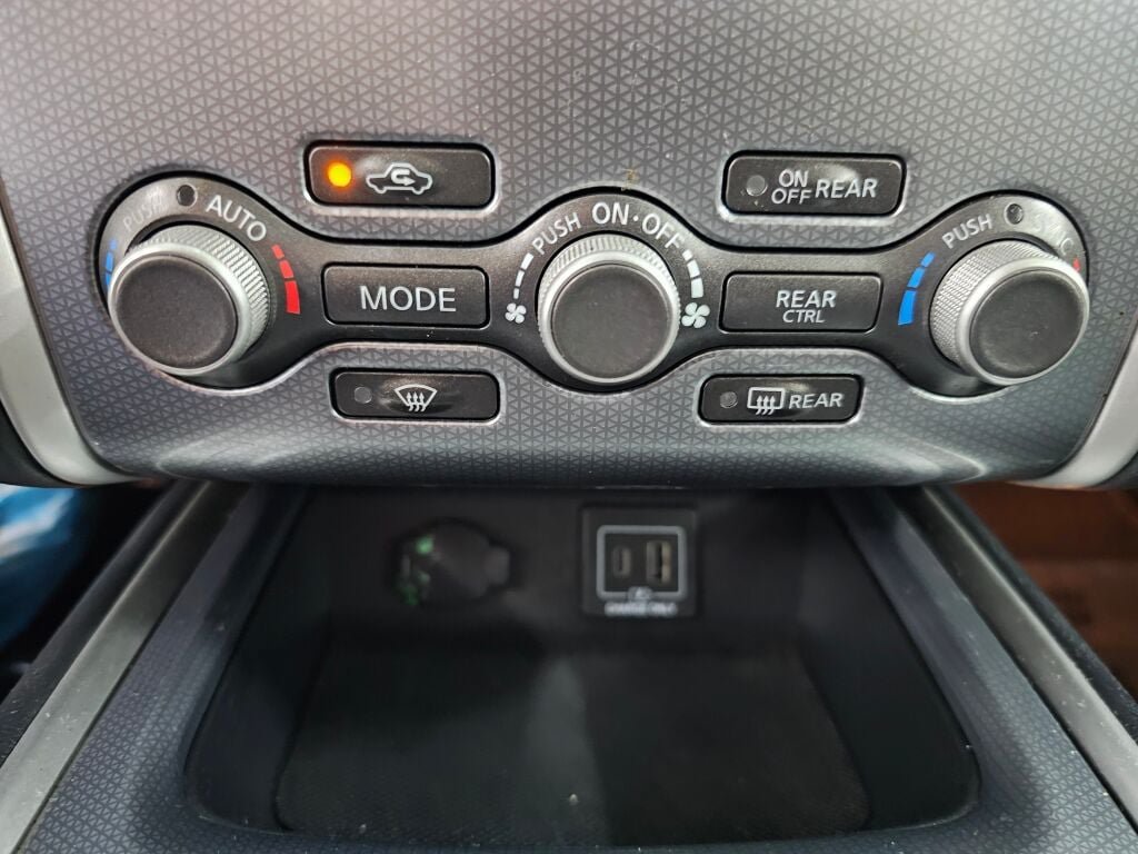 Used 2020 Nissan Pathfinder SL AWD/4WD image 25