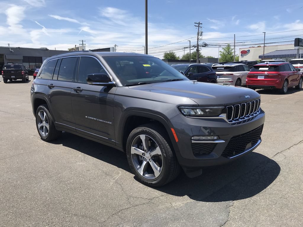 Used 2022 Jeep Grand Cherokee Limited 4xe w/ Luxury Tech Group II AWD/4WD image 7
