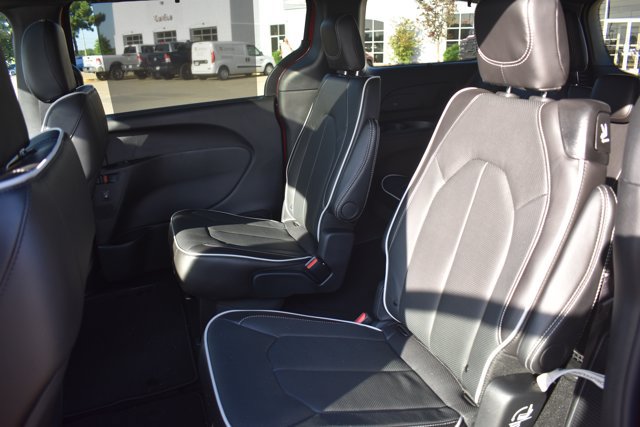 New 2027 Chrysler Pacifica Limited w/ Family Tech Group FWD image 16