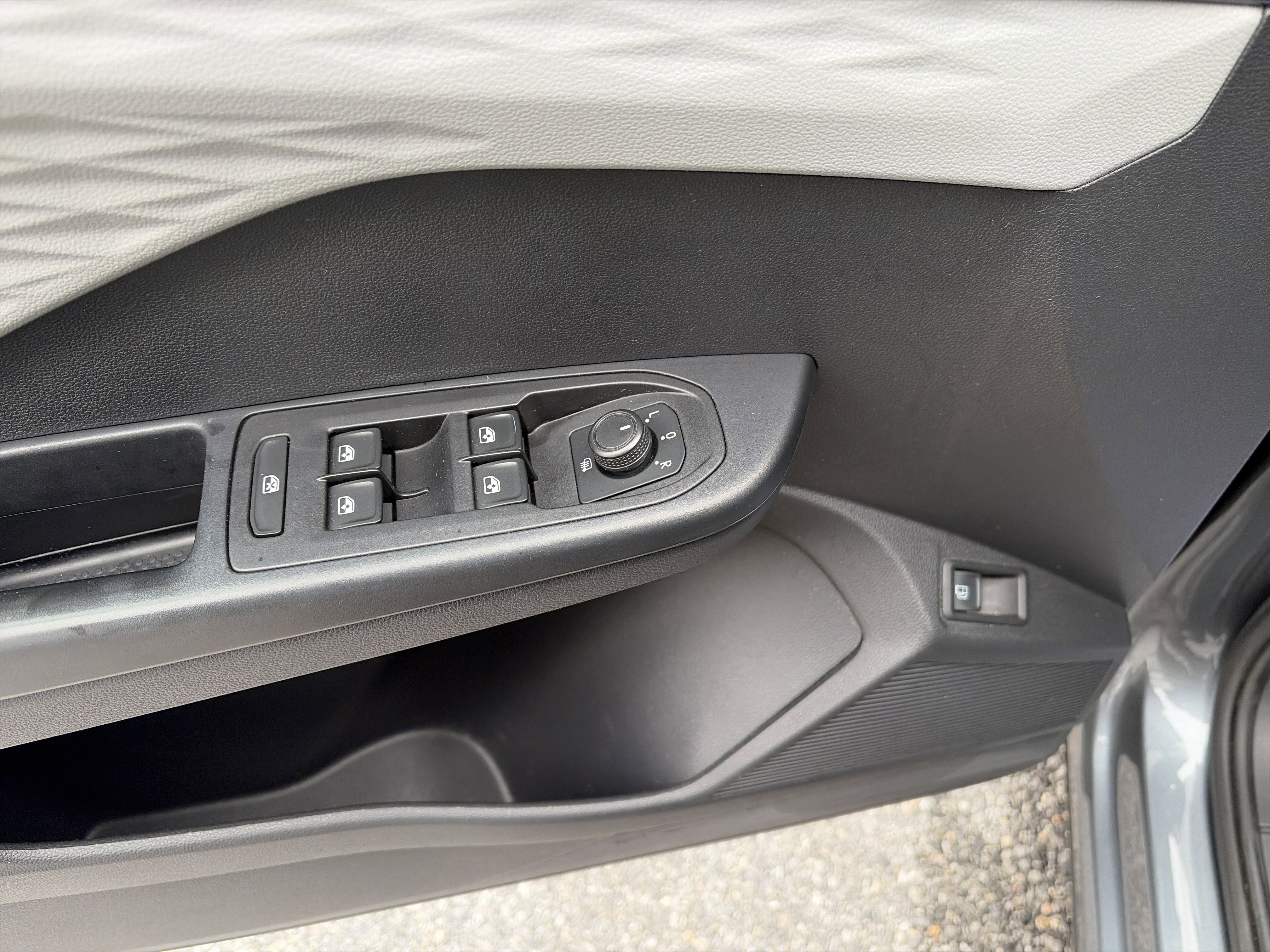 Used 2022 Volkswagen Taos S image 16