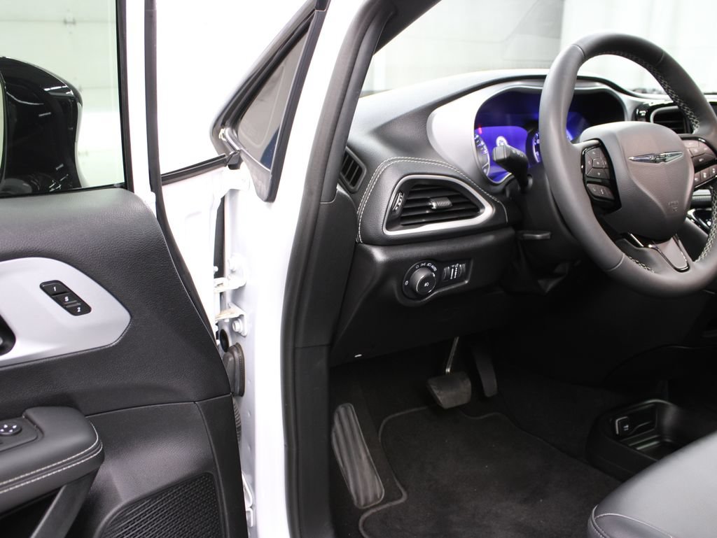 Used 2024 Chrysler Pacifica Touring-L w/ S Appearance Package AWD/4WD image 56