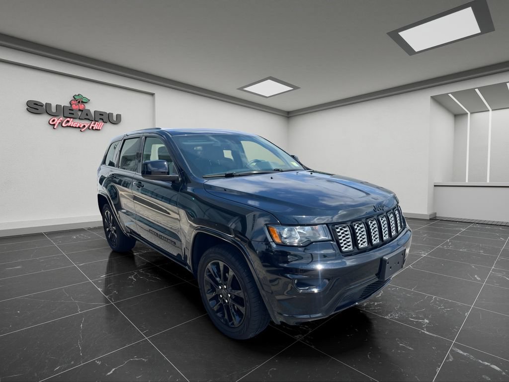 Used 2018 Jeep Grand Cherokee Altitude AWD/4WD image 1