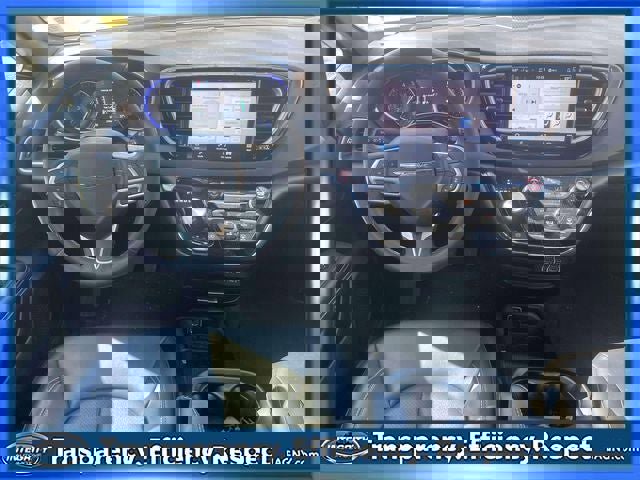 Used 2025 Chrysler Pacifica Select image 14