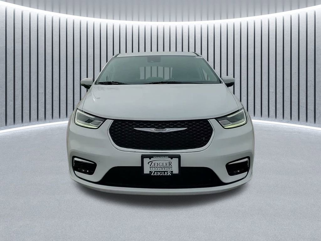 Used 2023 Chrysler Pacifica Touring-L image 19