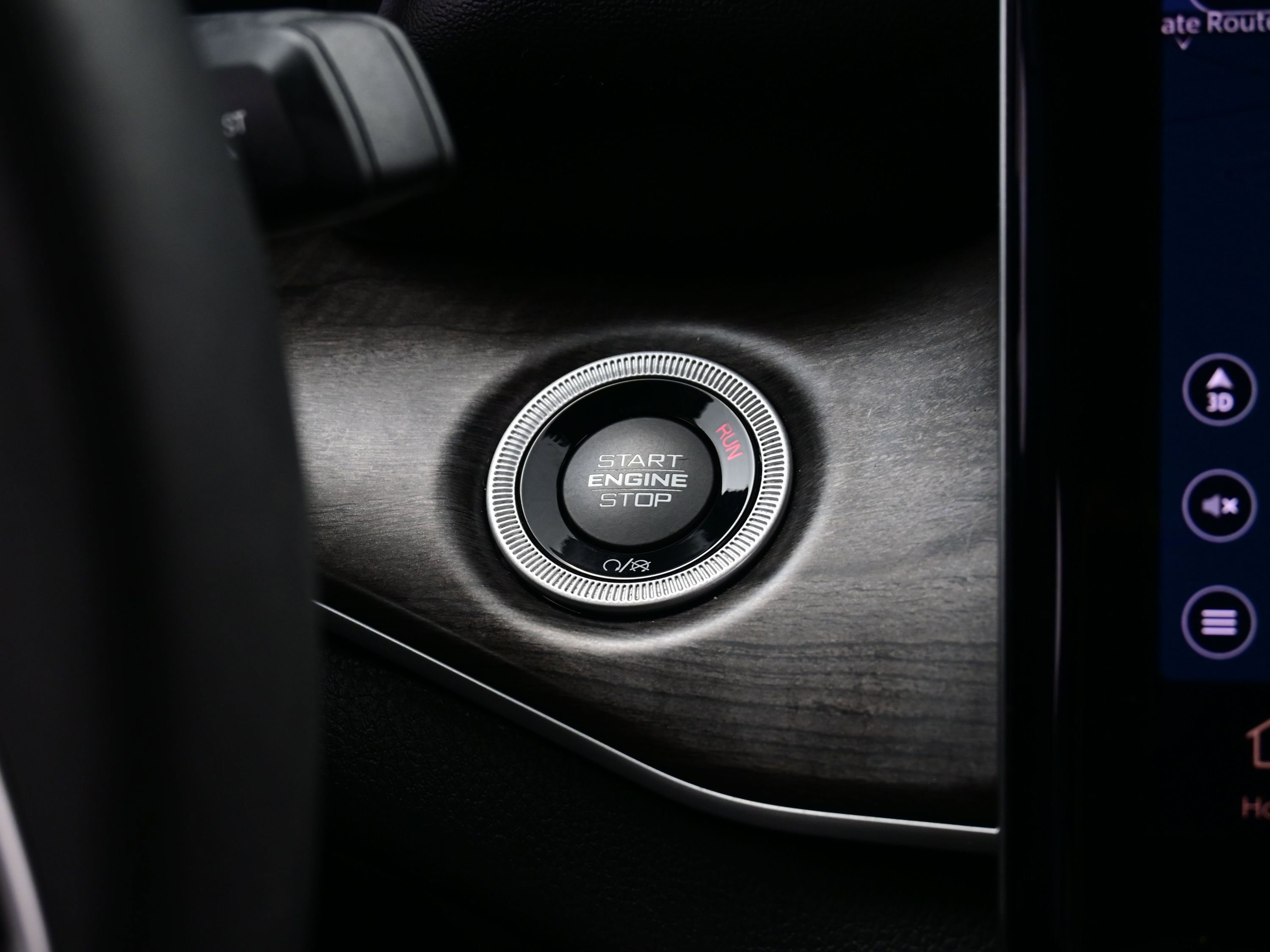 Used 2023 Jeep Grand Cherokee L Limited w/ Black Appearance Package image 25