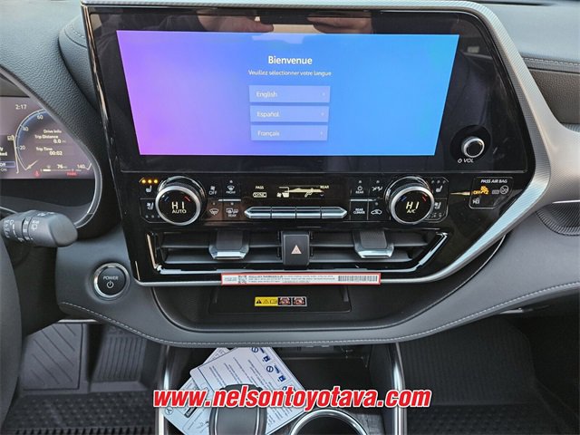 New 2026 Toyota Highlander Platinum image 11