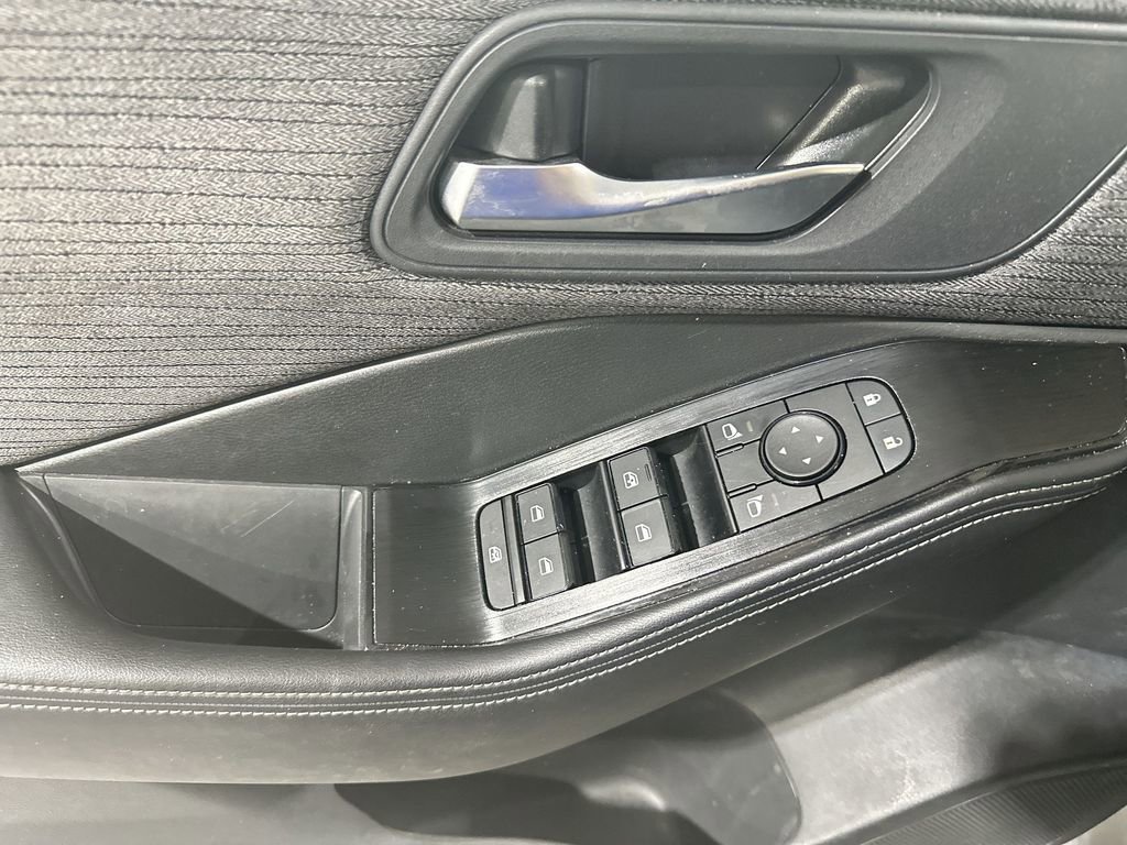 Used 2022 Nissan Rogue SV image 15